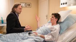 Fabien (Lukas Schmidt) hält einen eindringlichen Appell an Michael (Erich Altenkopf).