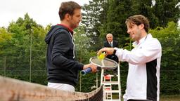 Sturm der Liebe - Folge 2074: Nils spielt gegen Jo Tennis, Werner ist Schiedsrichter