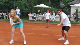 Sturm der Liebe - Folge 2084: Rosalie und Jo während des Tennisturniers auf dem Tennisplatz