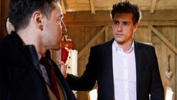 Paul (Sandro Kirtzel) ist überrascht, als statt Romy plötzlich Goran (Saša Kekez) vor der Tür steht.
