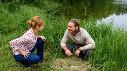 Rebecca (Julia Alice Ludwig) und William (Alexander Milz) finden schutzlose Enteneier.