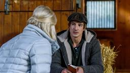 Viktor (Sebastian Fischer) gibt gegenüber Alicia (Larissa Marolt) zu, dass Jessica ihn um Rat gefragt hat.