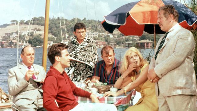 Bild: ARD Degeto/MGM international Elizabeth und ihre Komplizen Arthur, Hans, Giulio, Walter und Cedric.