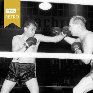 Gerhard Hecht (links) gegen Willy Schagen (rechts) in der Kieler Ostseehalle; 1957