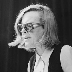 Die österreichische Schriftstellerin Ingeborg Bachmann bei einer Lesung. Wien. 1971