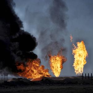 Brennende Ölfelder im Irak (2014)