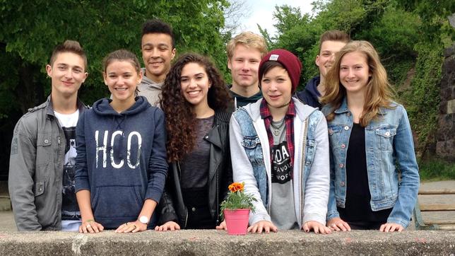 Bild: SWR Acht Schüler aus Freiburg stellen sich einer aufregenden Herausforderung: Mit einem persönlichen Coach wagen sie den Sprung in ihren Traumberuf – mit allen Höhen und Tiefen. v.l.: Lukas, Sue, Anwuli, Sabrina, Luka, Annika, Noah, Paula