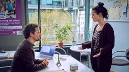 Ada (Anna Fischer) versucht in Romys Auftrag an Informationen bei Heiko Drescher (Stefan Puntigam), dem Gleichstellungsbeauftragten der Universität zu kommen und gibt sich als Studentin aus.