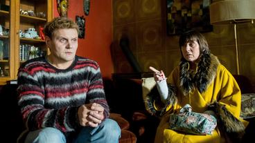 Bild: MDR/Gordon Muehle Alma Gretsch (Steffi Kuhnert) will von Gregor Zettel (Devid Striesow) ihr Geld zurück.