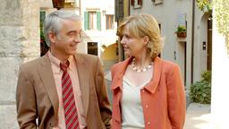 Als sie sich nach vielen Jahren das erste Mal wieder sehen, haben Robert (Christoph M. Ohrt) und Julia (Katharina Böhm) sich viel zu erzählen.