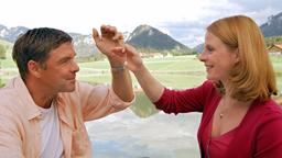 Alte Liebe rostet nicht: Bettina (Julia Jäger) mit ihrem Jugendschwarm Martin (Sascha Hehn).