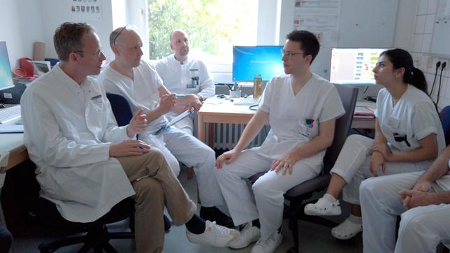 Bild: WDR An der Uniklinik Heidelberg lernen Medizinstudenten und Pflegeschüler gemeinsam, respektvoll und verständlich mit Patienten zu sprechen