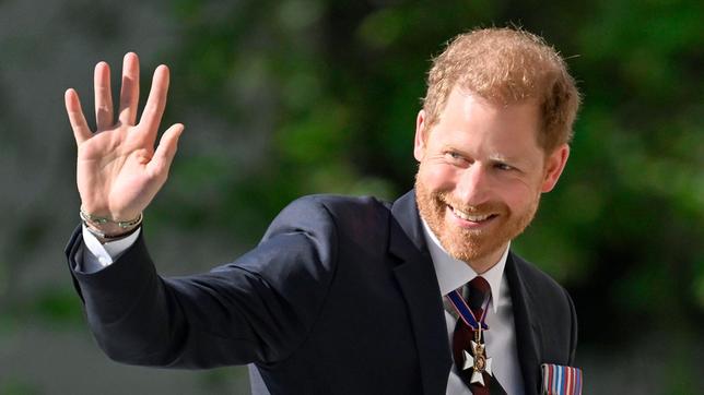 Bild: ARD/SWR/IMAGO/Cover-Images Anlässlich Prinz Harrys 40. Geburtstag am 15. September 40 Jahre taucht die Coming-of-Age-Story über den royalen Rebellen tiefer in die komplexe Figur des zweitgeborenen britischen Prinzen ein. Wer ist das „schwarze Schaf“ der Windsors?