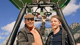 Auf und davon: Martin (Sascha Hehn) und der Teenager Tom (Paul Metzger) gehen in die Luft.