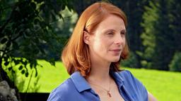 Bettina (Julia Jäger) fühlt sich auf dem Land wie Zuhause.