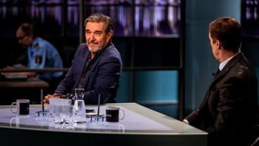 Bild: ARD Degeto/Yellow Bird/Jonath Mathew Chefinspektor Evert Bäckström (Kjell Bergqvist) ist ein TV-Star.