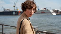 Clara (Julia Koschitz) beginnt sich zu wundern.