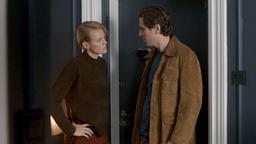 Clara (Josephine Bornebusch) hält es kaum noch aus, wie sich Peter (Sverrir Gudnason) von der Mutter seines Sohnes Julia manipulieren lässt.