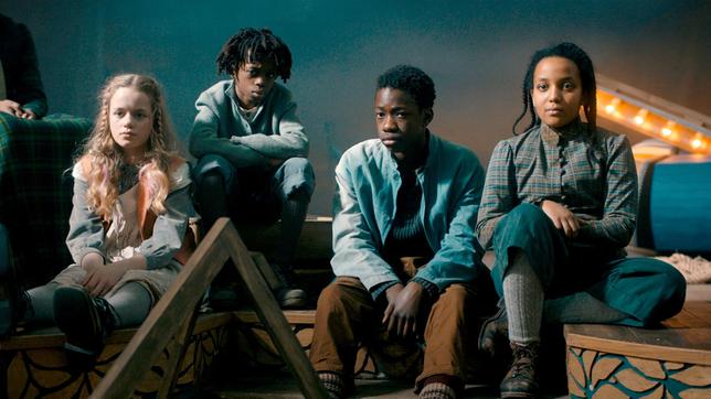 Bild: WDR/Odd Reinhardt Nicolaysen Constance (Elma Kolbeinsen), Knotten (Peter Andreas Hjellnes Moseng), Gorgon (Adam Mamadou Bizokunda) und Gabrielle (Mehetabel Natnael Hailu).