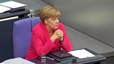 Der Film von Rainald Becker und Thomas Schneider beleuchtet Bundeskanzlerin Angela Merkel und ihre nun endende sechzehnjährige Amtszeit. Eine Ära, keine Episode. Und eine wechselhafte Beziehungsgeschichte zwischen der Kanzlerin und den Deutschen. Wer hat hier wen verändert?