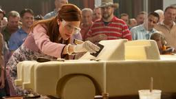 Die ehrgeizige Laura (Jennifer Garner) geht mit einem Auto aus Butter ins Rennen