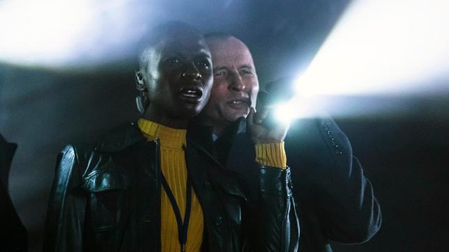 Bild: HBO Nordic/Lars Olav Dybvig Die englische Ermittlerin Precious (Ann Akinjirin) und Kollegen verfolgen im Tunnel eine Spur von "Jack the Ripper"