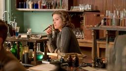Die junge Naturwissenschaftlerin Joan Stanley (Sophie Cookson) arbeitet in einem nuklearen Geheimprogramm mit.