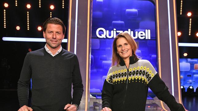 Bild: ARD/Uwe Ernst Die Kandidaten des Teams "Anstoß": Der Ex-Profifussballer Roman Weidenfeller und die Sportjournalistin und Moderatorin Katrin Müller-Hohenstein.