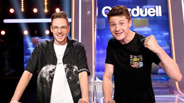 Bild: ARD/Uwe Ernst Die Kandidaten des Teams „Internet“: Die Internetstars Sebastian Meyer und Felix von der Laden.
