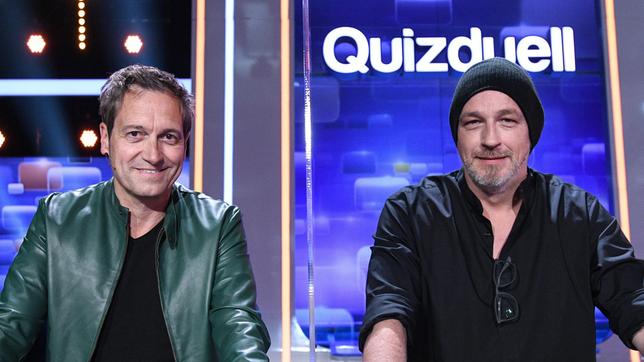 Bild: ARD/Uwe Ernst Die Kandidaten des Teams „Komik“: Der Komiker und Kabarettist Dieter Nuhr und der Comedian Torsten Sträter.
