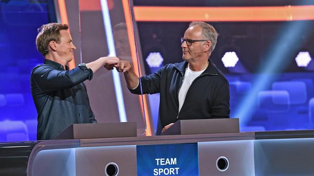 Bild: ARD/Uwe Ernst Die Kandidaten des Teams "Sport": Die Sportmoderatoren Jochen Beyer und Reinhold Beckmann.