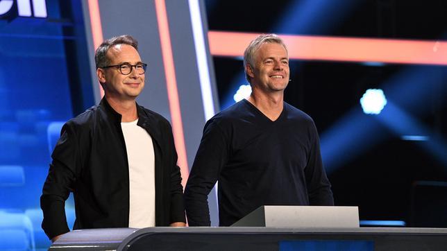 Bild: ARD/Uwe Ernst Die Kandidaten des Teams "Sportreporter": Matthias Opdenhövel, Moderator und Tom Bartels, Sportreporter.