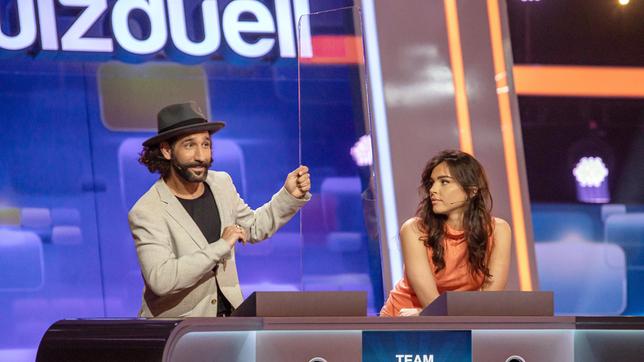 Bild: ARD/Arne Vollstedt Die Kandidaten des Teams „Tanzen“: Der Profitänzer Massimo Sinató und die Artistin Lili Paul-Roncalli.