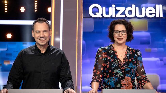 Bild: ARD/Arne Vollstedt Die KandidatInnen des Teams "Bestseller": Der Schriftsteller Sebastian Fitzek und die Schriftstellerin Ildikó von Kürthy.