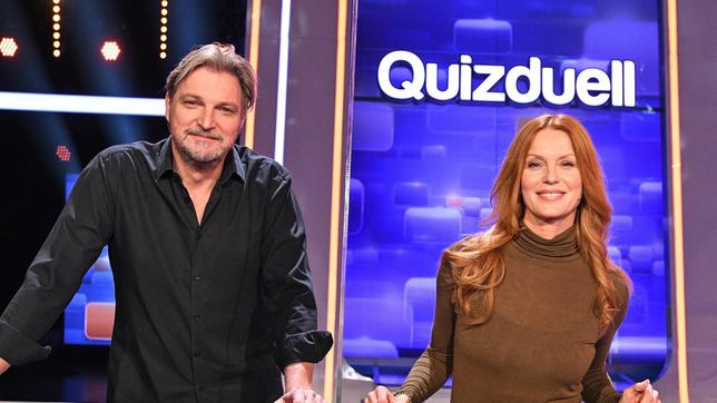 Bild: ARD/Uwe Ernst Die Kandidat:innen des Teams "Kamera": Der Schauspieler Stefan Jürgens und die Schauspielerin Esther Schweins.