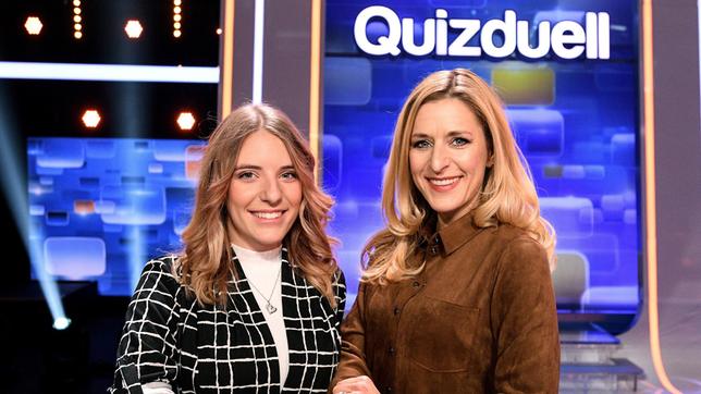 Bild: ARD/Uwe Ernst Die Kandidatinnen des Teams „Musik“: Sängerin Johanna Mross und ihrer Mutter, die Musikerin Stefanie Hertel.