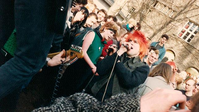 Bild: SWR Die Toten Hosen 1988 beim Konzert in Ost-Berlin.