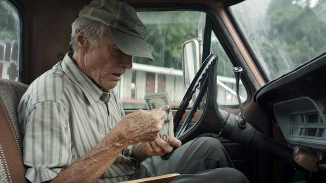 Bild: ARD Degeto/Warner Bros. Entertainment Inc. Earl Stone (Clint Eastwood) arbeitet als Drogenkurier.