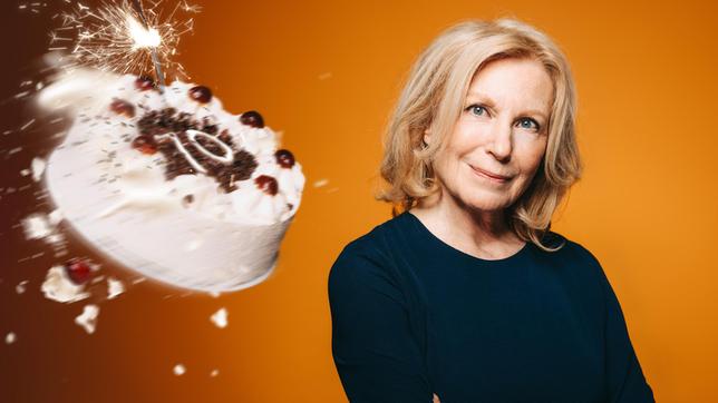Bild: Radio Bremen/Joseph Strauch Ein Geburtstag, einer mit einer Null am Ende und auch noch einer 7 am Anfang: Die Schauspielerin und Satirikerin Maren Kroymann wird stolz 70 Jahre alt und feiert ihren Ehrentag mit einer Spezialausgabe des mehrfach preisgekrönten Sketch-Comedy-Formats „Kroymann“ von Radio Bremen, SWR, NDR und WDR (Produktion: bildundtonfabrik).