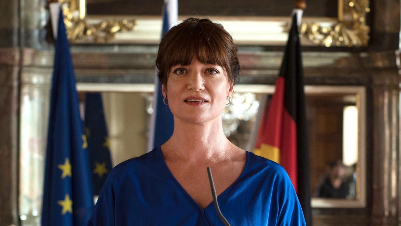 Eine neue Aufgabe: Karla Lorenz (Natalia Wörner) kommt als Deutsche Botschafterin nach Prag.