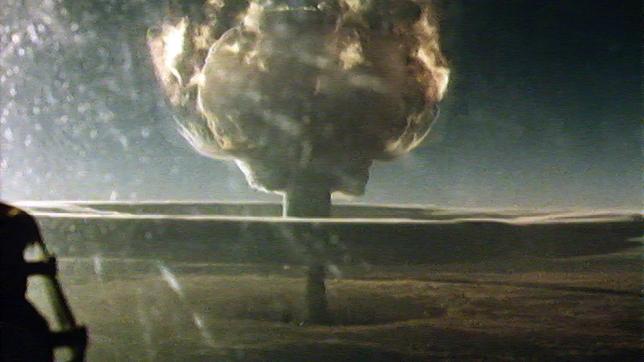 Bild: MDR/Galerie Bilderwelt Explosion auf einem sowjetischen Testgelände auf Novaja Semlja, 1961: Mit einer Sprengkraft von 50 Megatonnen war die Zar-Bombe, die größte jemals gezündete Wasserstoffbombe der Welt.