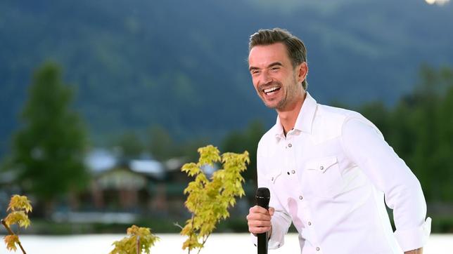 Bild: MDR/ARD/JürgensTV/Dominik Beckmann Florian Silbereisen präsentiert die TV-Open-Air-Show