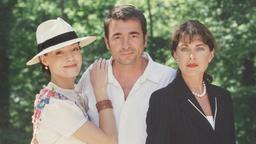 Florian (Stefan Gubser) steht zwischen zwei Frauen: Er hat sich in die Malerin Ilona (Marion Mitterhammer, li.) verliebt, doch seine Jugendliebe Annabel (Anja Kruse) erklärt ihm, dass sie ein gemeinsames Kind miteinander haben.