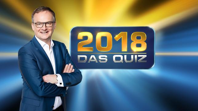 Bild: ARD/Jens van Zoest/Brand New Media Frank Plasberg präsentiert zum elften Mal den großen Jahresrückblick zum Mitraten und Mitspielen. Deutschlands größte TV-Stars geben hier zum Jahresende nochmal alles. Günther Jauch, Jan Josef Liefers, Barbara Schöneberger und ein Überraschungsgast treffen sich zum Quiz-Wettkampf.