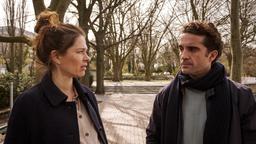 Freddy (Oliver Wnuk, re.) und Juliana (Meike Droste, li.) müssen etwas klären.