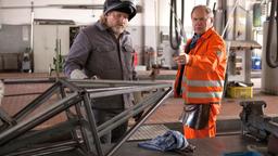 Frei nach Beuys: Jeder kann ein Künstler sein! Specki (Frank Kessler, li.) und Werner (Uwe Ochsenknecht) beim Schweißen.