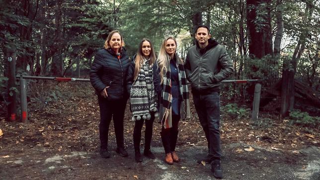 Bild: NDR/Jasmin Hauck Freunde und Unterstützer der Familie suchen 2021 und 2022 auf eigene Faust nach der Leiche von Hilal.