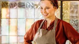 Für ihren Traumjob: Frederike (Mina Tander, re.) beim Probekochen