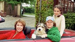 Gib Gas, ich will Spaß: Juliane (Gaby Dohm, li.) geht mit ihren Enkeln Sarah (Emelie Kundrun) und Nils (Benjamin Seidel) auf Spritztour.