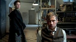 Glaubt Dr. Mangold (David Kross) ihr, dass Johanna ihn verraten hat? Gräfin Ilse von Hausner (Jeanette Hain)